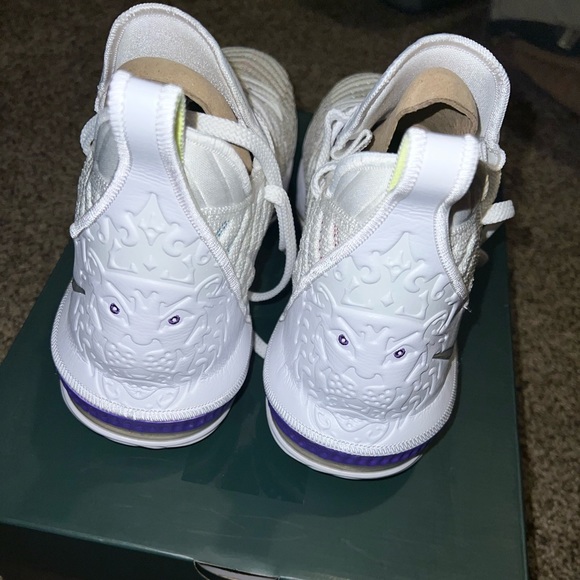 Lebrons main image 4